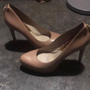 Nude Micheal Kors pumps